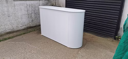 Curved collapsible table