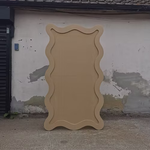 Wavy sailboard / wiggly