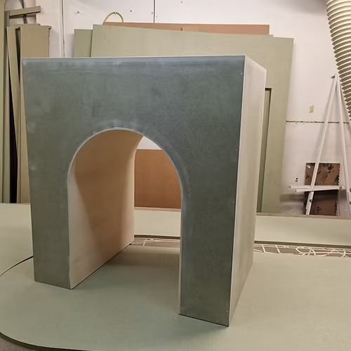 Hollow plinth \ arch